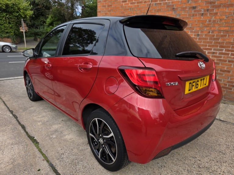 2016 Toyota Yaris 1.33 VVT-i Design 5dr CVT HATCHBACK PETROL Automatic