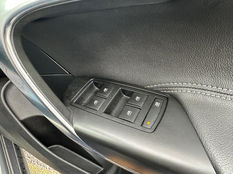 2016 Vauxhall Insignia 2.0 CDTi Elite Nav Auto Euro 6 5dr HATCHBACK Diesel Automatic