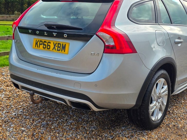 Volvo V60 D4 CROSS COUNTRY SE NAV