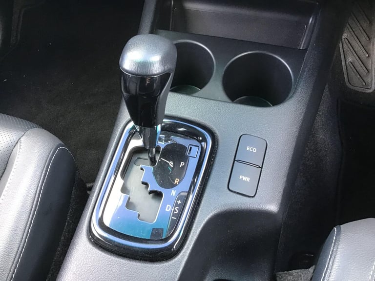 2024 Toyota Hilux 2.8 D-4D Invincible X Pickup Double Cab 4dr Diesel Auto 4WD Euro 6 (s/s) (2 PIC...