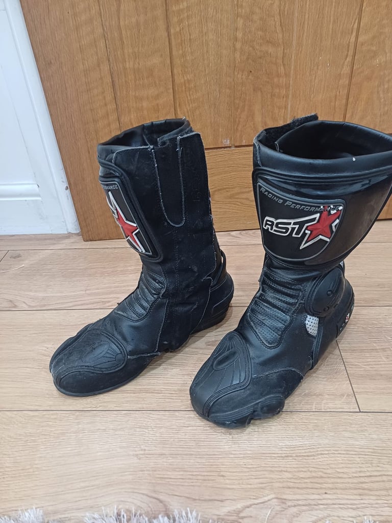 Size 41/8 RST boots. 