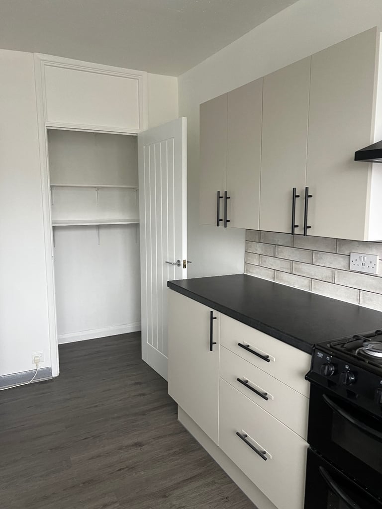 2 bed flat close to hospital 