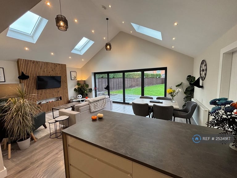 4 bedroom house in Philips Close, Wrexham, LL12 (4 bed) (#2534917)