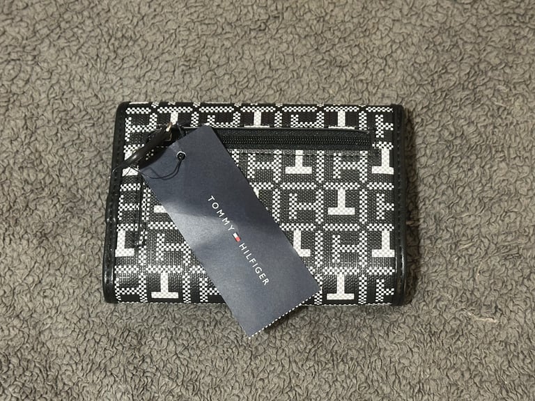 Tommy Hilfiger Flap Waller Clutch 