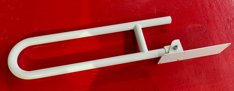 Folding bathroom grab rail