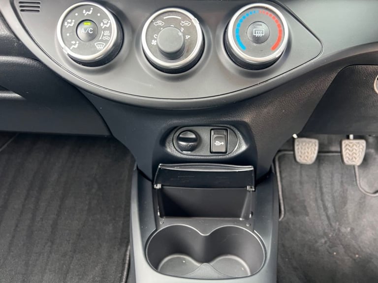 2019 Toyota Yaris 1.5 VVT-i Icon Tech 5dr HATCHBACK PETROL Manual