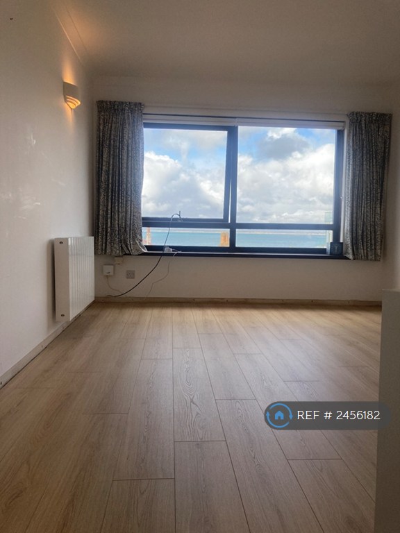 2 bedroom flat in Sharon Court, Cowes, PO31 (2 bed) (#2456182)