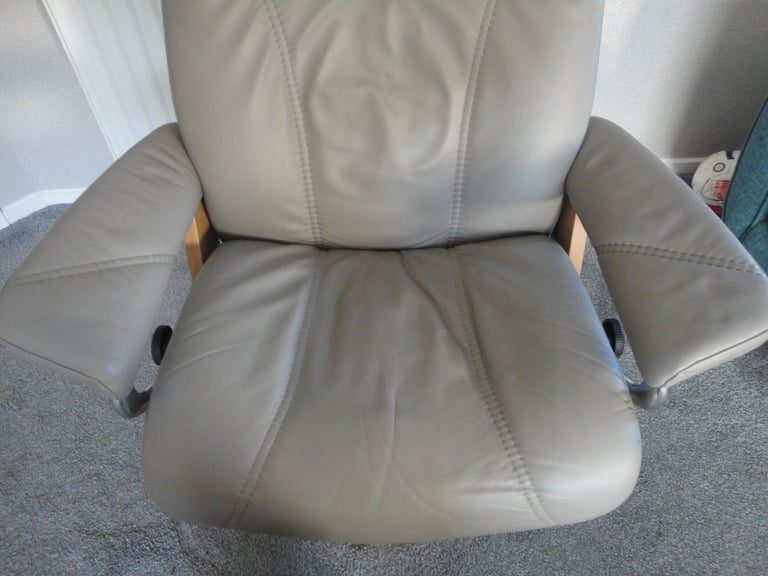 Ekornes stressless large grey leather consul signature recliner chair and footstool