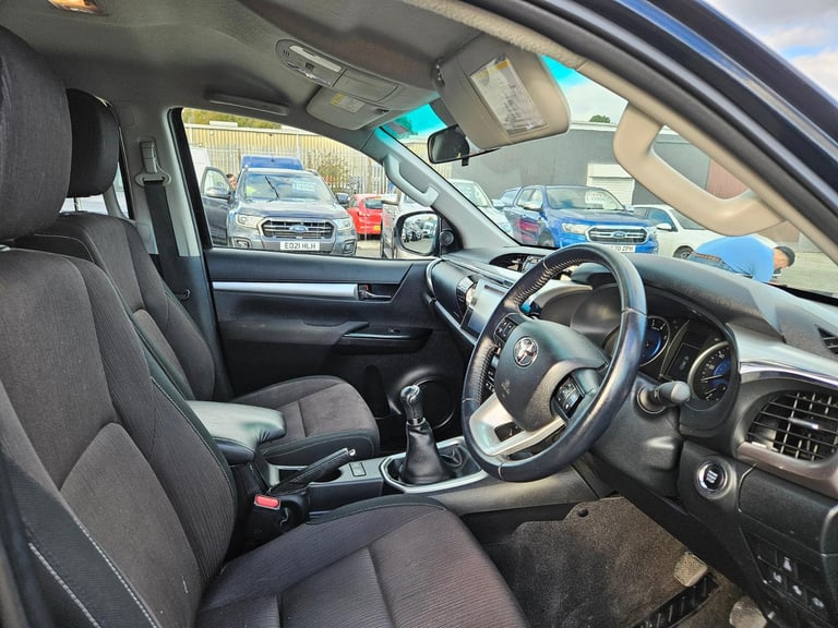 2018 TOYOTA HILUX INVINCIBLE D-4D 4WD 150BHP 2.4 D/CAB**ONLY 50K MILES**