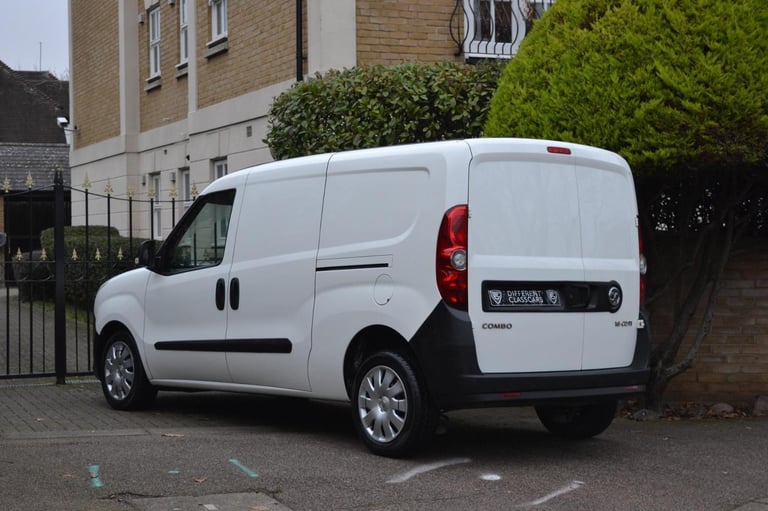 2017 Vauxhall Combo COMBI,PANEL,CREW VAN 5 SEATS,2300 CDTI