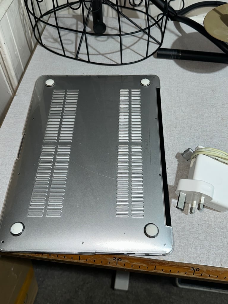 MacBook Air 2017 massive 512GB SSD 8GB ram working absolutely fine good battery with protective case