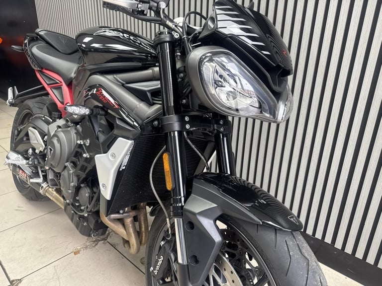 2023 Triumph Street Triple 765R Black, Sport naked 3855 miles