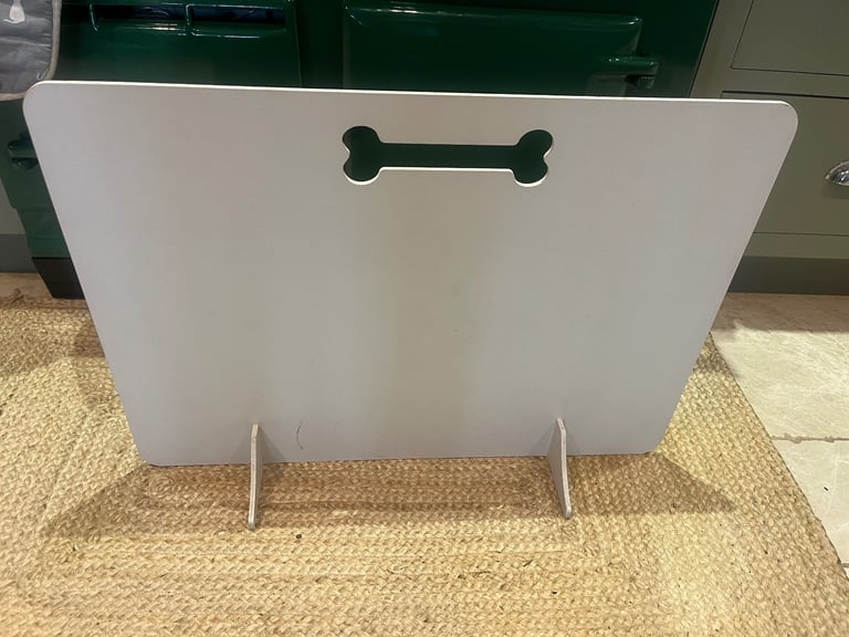 Puppy/dog wooden painted barrier gate - no screws 