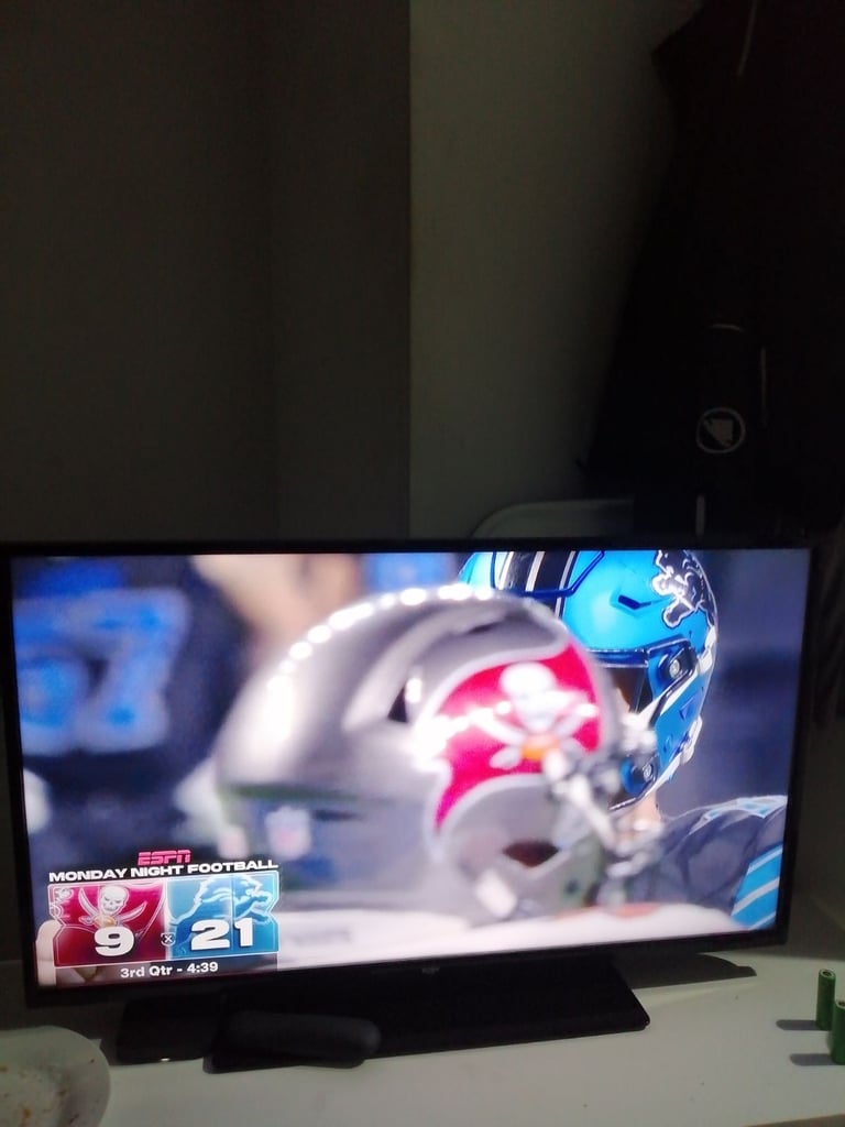 image for Bush 40inch smart tv