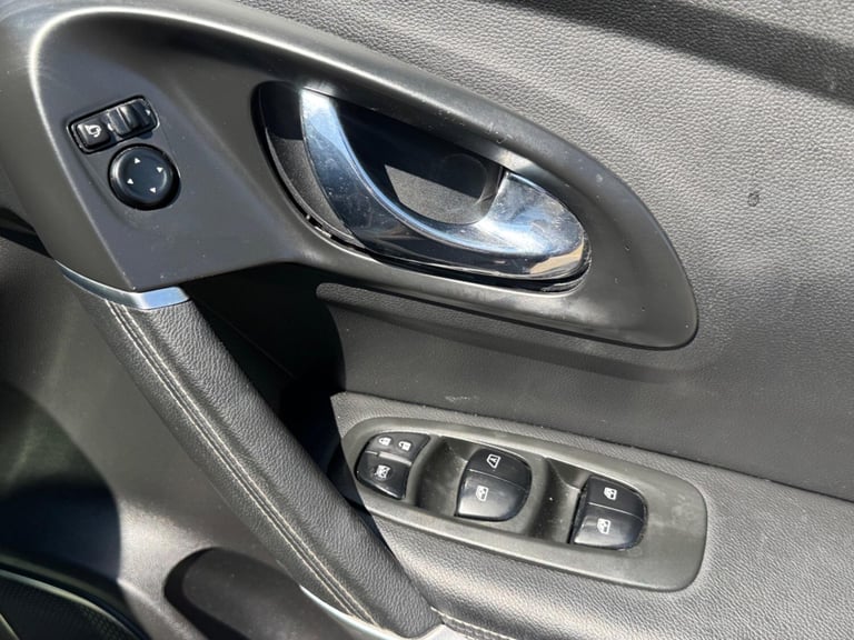 2017 Renault Kadjar 1.2 TCe Signature Nav Euro 6 (s/s) 5dr HATCHBACK Petrol Manual