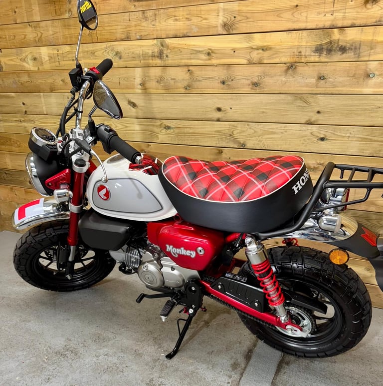 Honda Z 125 Monkey Bike / 2023 model / JUST 326 MILES!