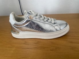 RIVER ISLAND TRAINERS SIZE 5 - VGC