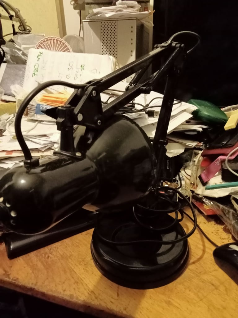 LLoyTRON Swing Polise Lamp