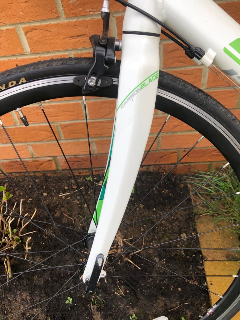 Carrera vanquish road bike Like NEW 700c white hybrid men’s man’s  bike large frame racing bike