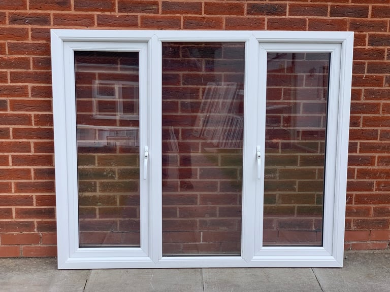 UPVC DOUBLE GLAZED WINDOW WITH SIDE OPENER 153.5cm WIDE 129cm High Can Deliver