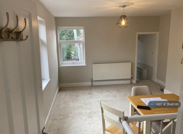 1 bedroom flat in Hainault Road, Romford, RM5 (1 bed) (#2648745)