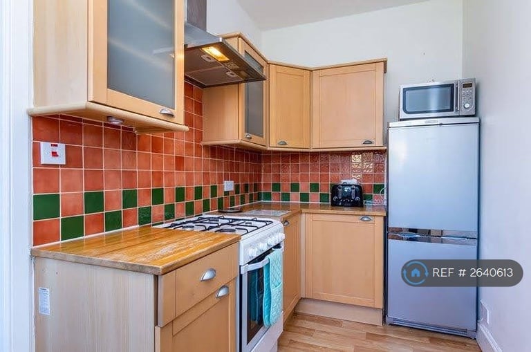 2 bedroom flat in Willowbrae, Edinburgh, EH8 (2 bed) (#2640613)