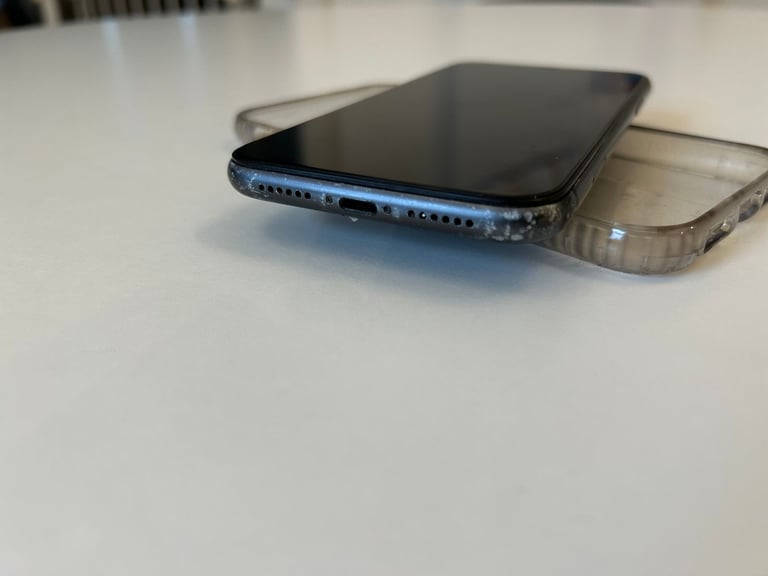 iPhone 11 - Black - 64gb - UNLOCKED - £120 ONO