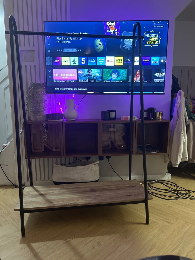 image for Clothing rail 