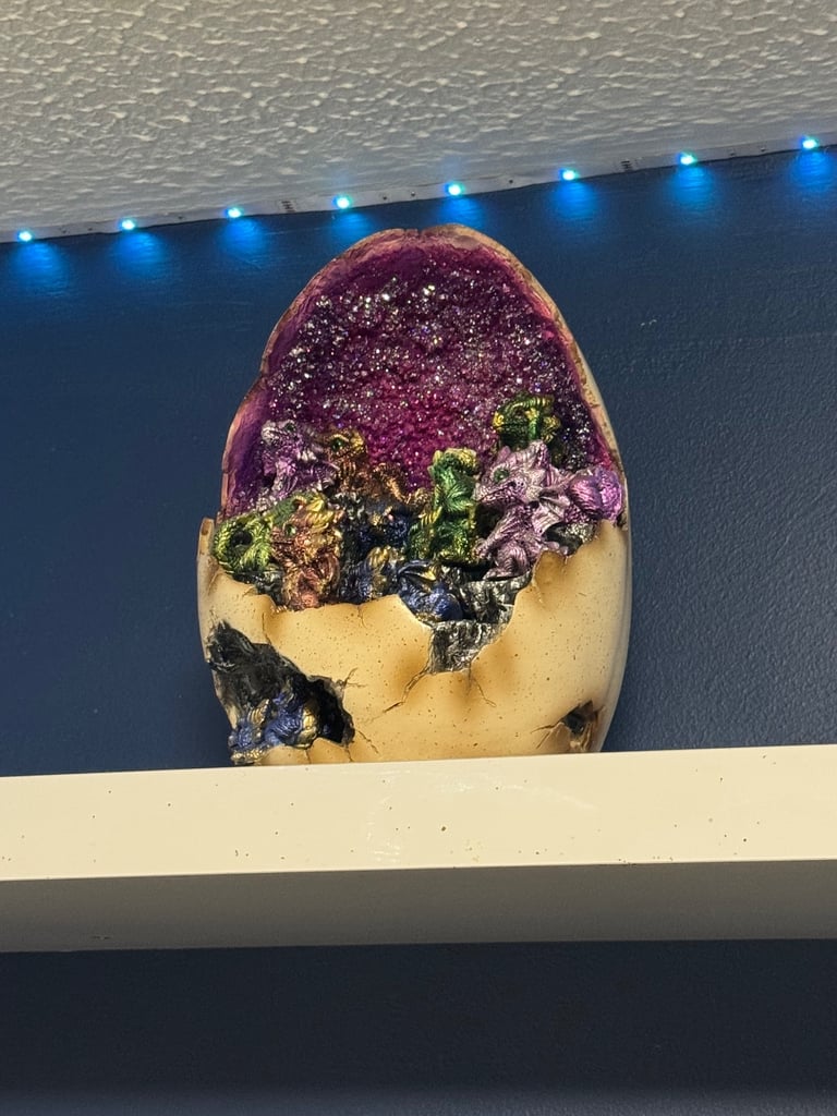 Dinosaur egg with little dinosaurs in the egg