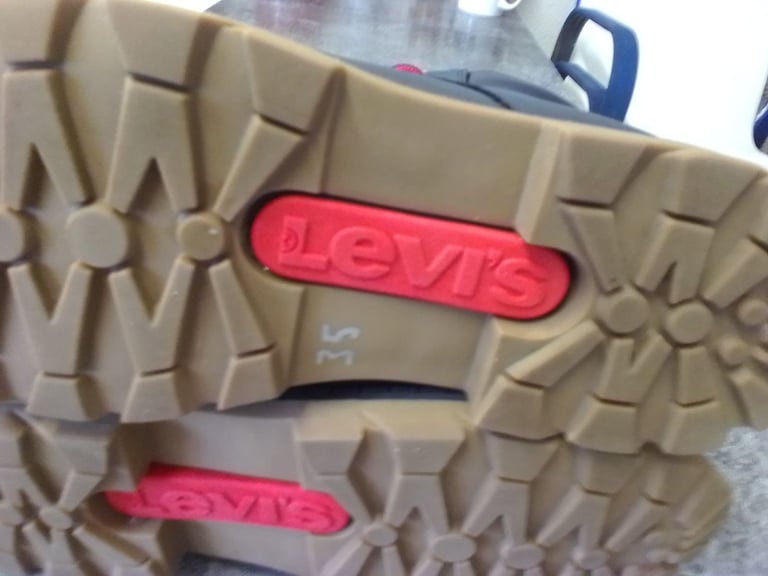 'Levis' Ladies Boots.