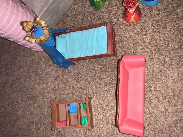 Disney sleeping beauty deluxe animator castle playset