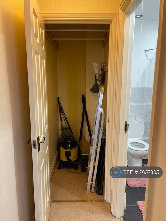 2 bedroom flat in Hyde Terrace, Leeds, LS2 (2 bed) (#2652835)