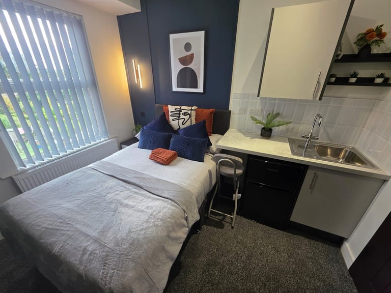 image for Luxury living at these BRAND NEW en-suite studio style rooms in the Luton town centre.