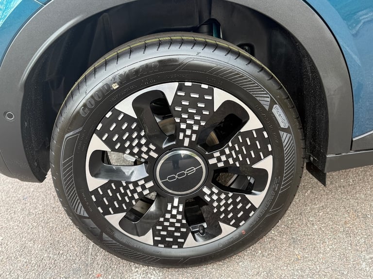 2025 Fiat 600 1.2 Hybrid 48V 136 La Prima 5dr eDCT-6 Hatchback Petrol Automatic