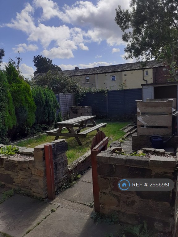 2 bedroom house in Worthing Head Road, Bradford, BD12 (2 bed) (#2666981)