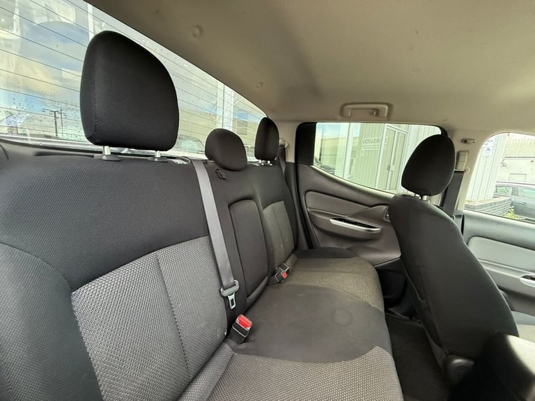 2017 Mitsubishi L200 2.4 DI-D DC Titan Pickup Double Cab 4dr Diesel Manual 4WD Euro 6 (178 ps) Di...