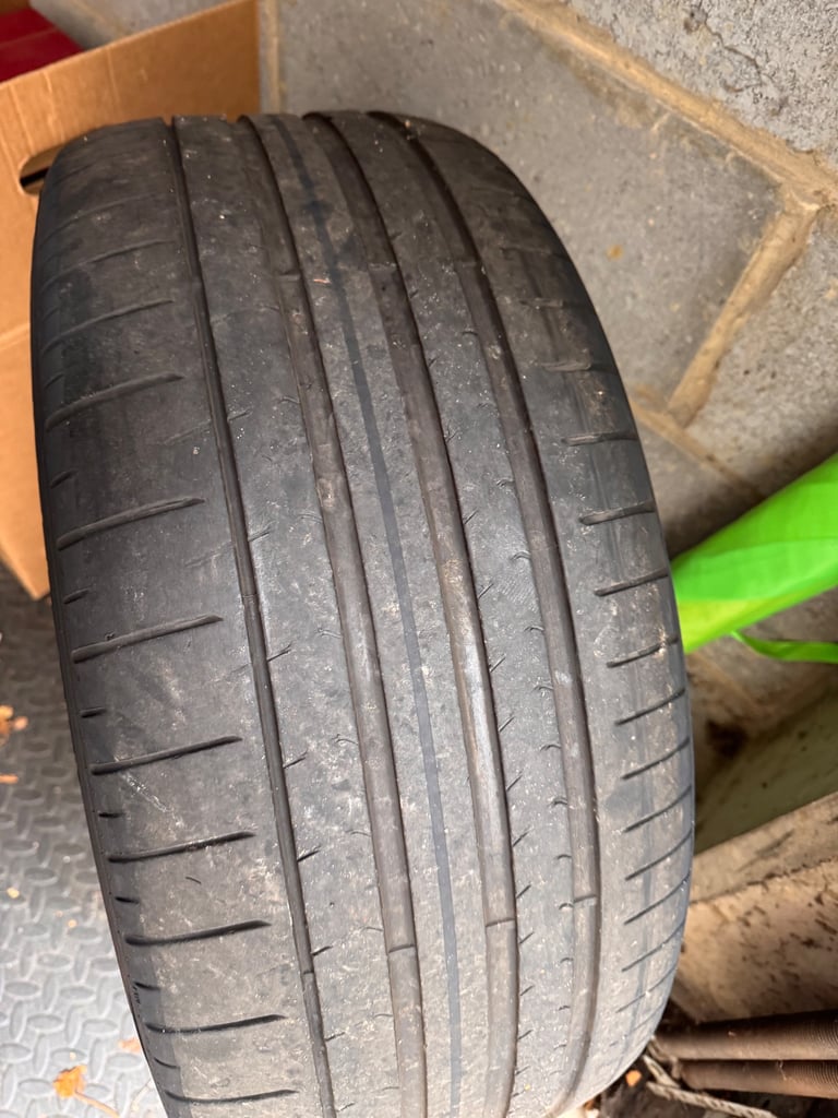 Pirelli tyre 255/35/r21 98y