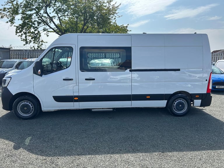 2020 Renault Master LM35dCi 135 Business Medium Roof Van ECODRIVE PANEL VAN Diesel Manual
