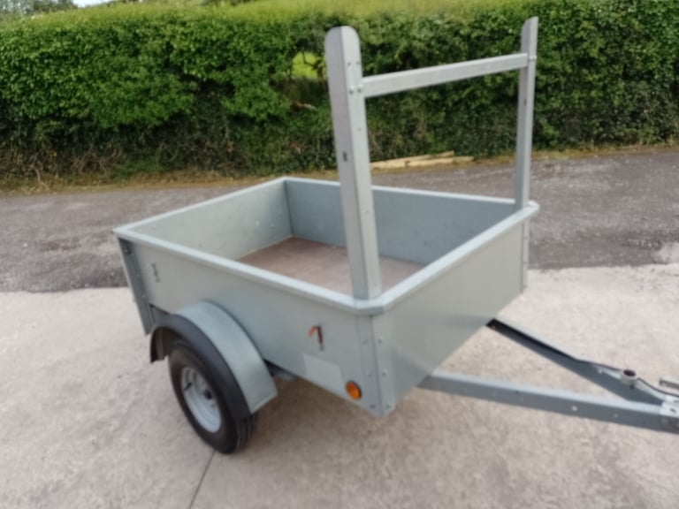Car trailer bronnis