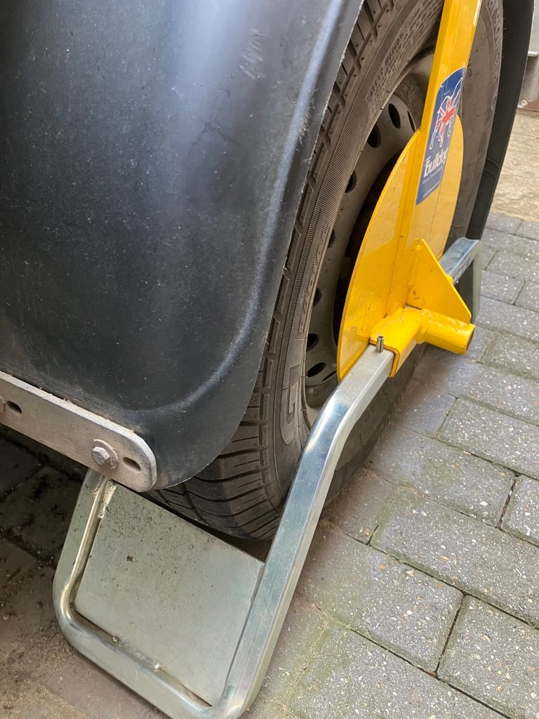 Wheel clamp