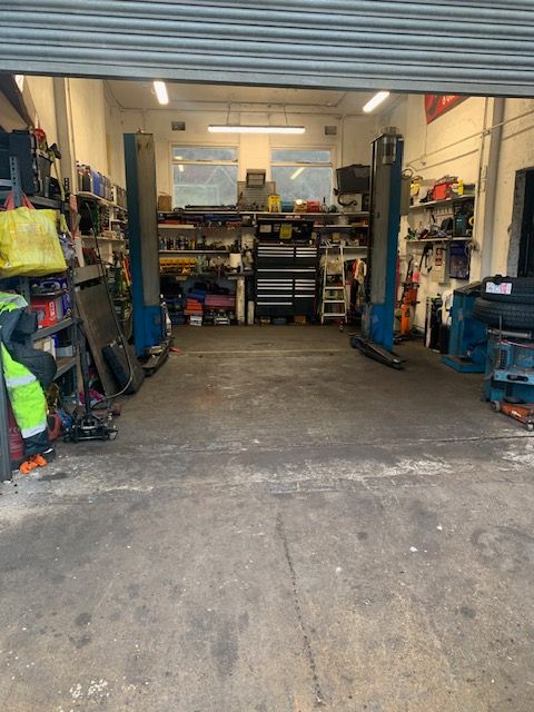 Workshop Service Bay Fully Equipped On Busy Main Road Burntisland