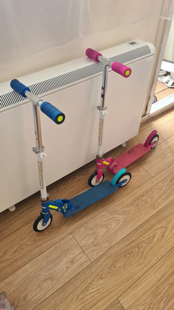 image for 2x Evo Move and Groove Scooter - Blue/Pink
