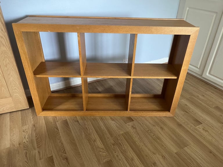 Oak storage unit