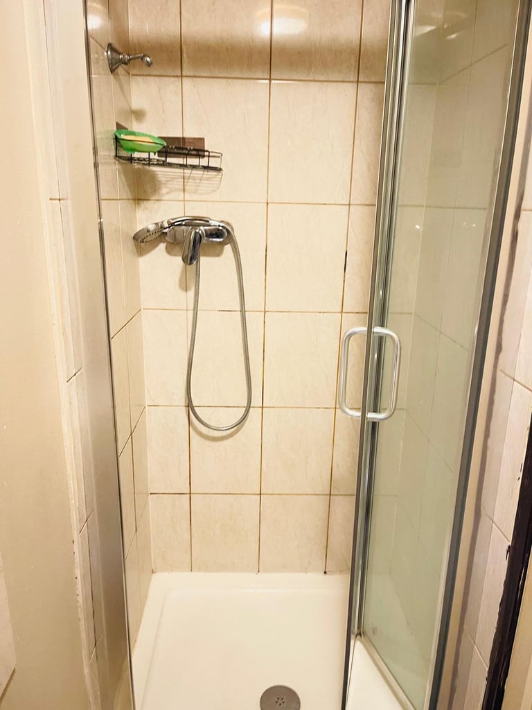 Spacious & Cosy Ensuite Room for Rent in - UB7 7DQ