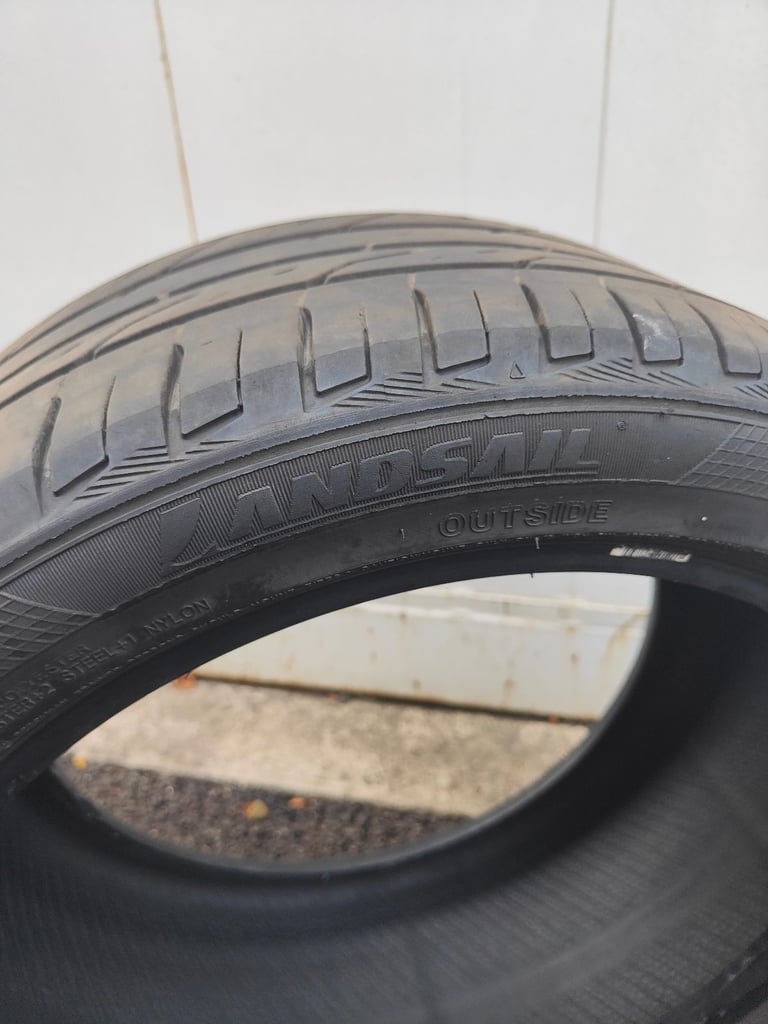 Partly worn tyre Landsail 255/40/18 99W 5-6mm
