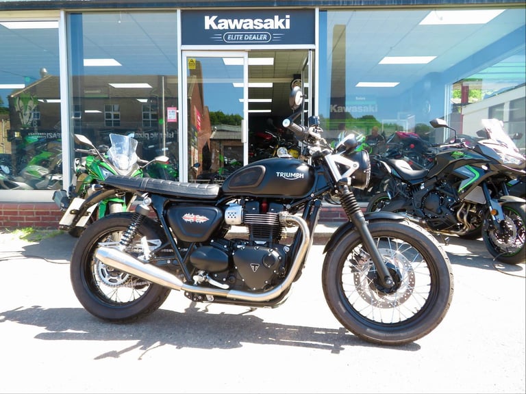 TRIUMPH BONNEVILLE STREET TWIN 900 BRAT TRACKER EDITION 