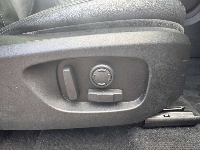 2017 Land Rover Discovery Sport 2.0 Discovery Sport HSE TD4 4WD 5dr SUV Diesel Manual