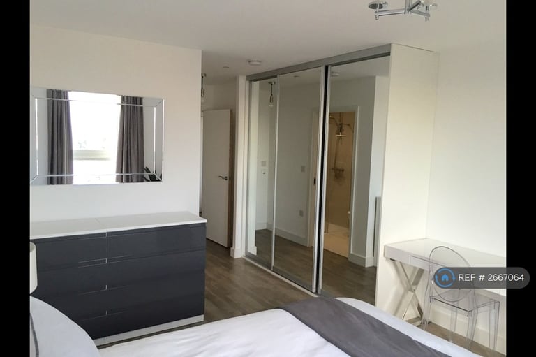 1 bedroom in Oslo Tower, London, SE8 (#2667064)
