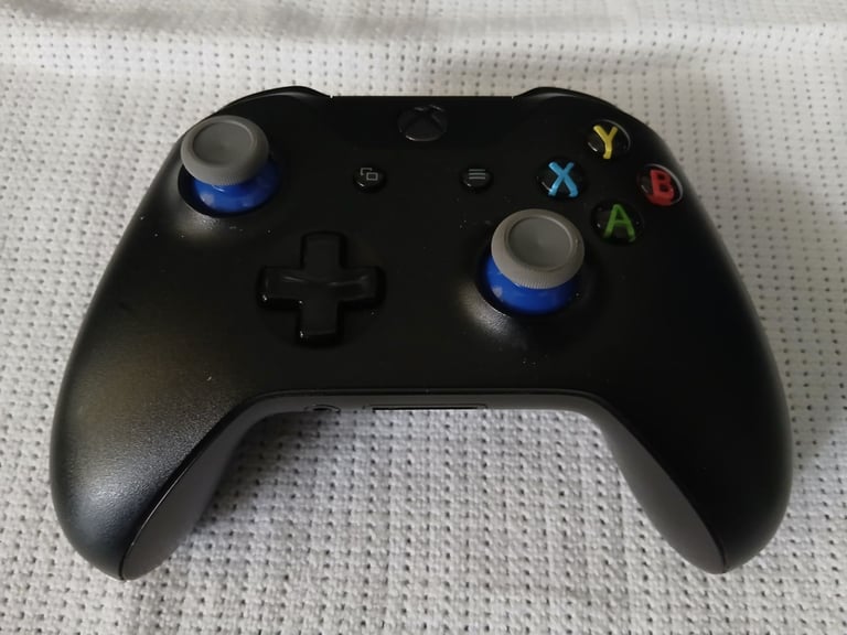 XBox One X Console 1TB , Controller & 5 Games (Inc Box)