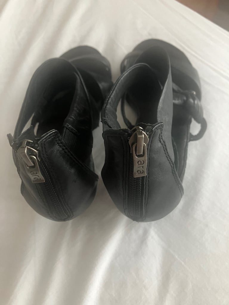 Ara Ladies sandles size 5